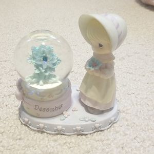 Precious Momemnts - December Birthstone Snow Glove 2000 PMI